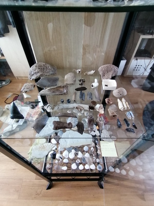 IMG_20200401_132430.jpg (1.84 MiB) 1584 keer bekeken Middelste plank.